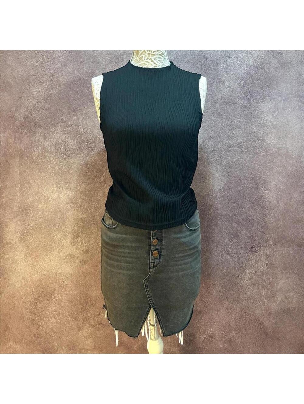 DAZY Stand Neck Solid Tank Top